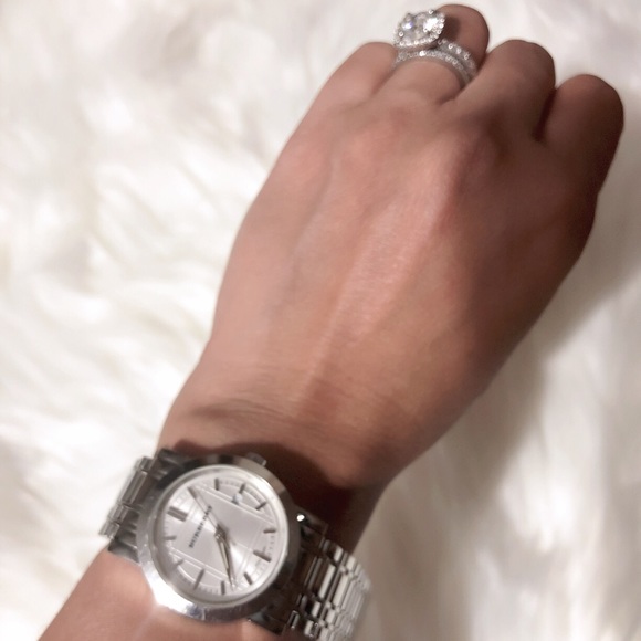 BURBERRY Classic Bracelet Watch in Silver - Picture 8 of 8